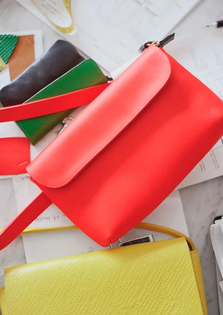 Clare Vivier repite para & Other Stories con coloridos bolsos