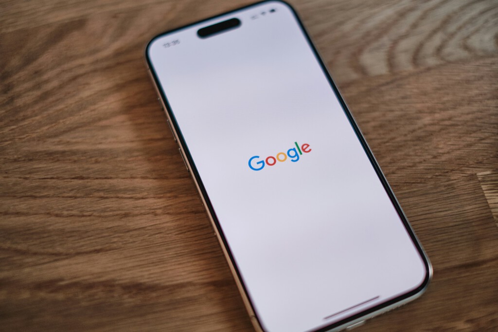Google no tendrá que vender Chrome ni perder el control de Android, pero quien sale ganando es Apple 