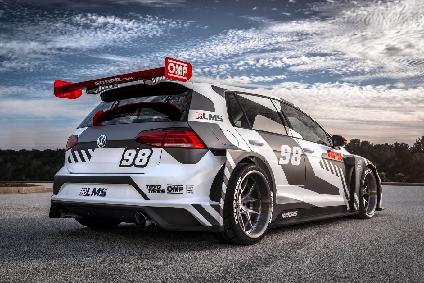 APR Volkswagen Golf R de deportivo de calle a coche de carreras
