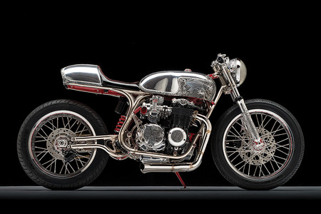 Ocho años de trabajo y el alma de tres artesanos están encerrados en esta Honda CB550 "Shogun"