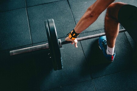 Cinco buenos propósitos fitness que puedes hacerte de cara a 2021 (y mucha información para que puedas llevarlos a cabo)