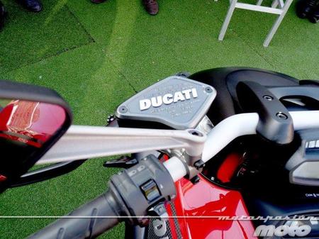 Detalle bomba de embrague Ducati Diavel