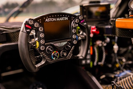 Aston Martin Valkyrie LM