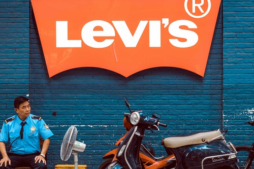 El Corte Inglés tiene en su outlet chaquetas, vaqueros y más de Levi's al 70% de descuento  