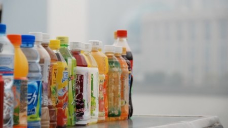 Las bebidas azucaradas promueven la ganancia de peso en adultos y niños