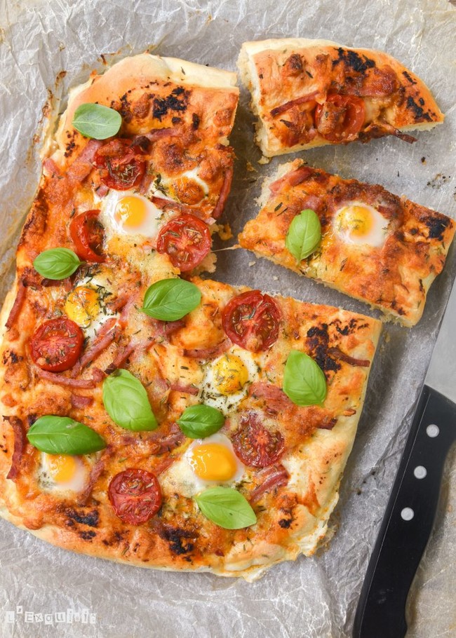 Focaccia Con Tomates Huevos Y Jamon 768x1075