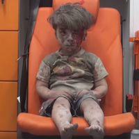 La foto que está conmocionando al mundo: la de un niño sirio de 5 años tras un bombardeo aéreo