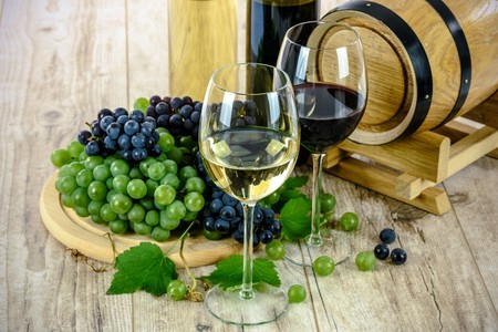 Diez bebidas perfectas (y baratas) para brindar y festejar esta navidad y año nuevo