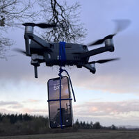 Un móvil atado a un dron: así han salvado a dos conductores atrapados en una tormenta de nieve