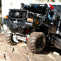 Este Mercedes-Benz Zetros es un camper extremo que desearías que fuese real y no un LEGO