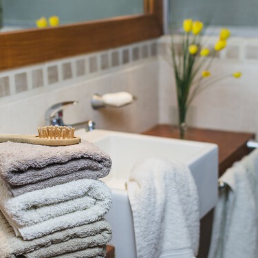 Así puedes conseguir que tus toallas se vuelvan más esponjosas y suaves sin esfuerzo