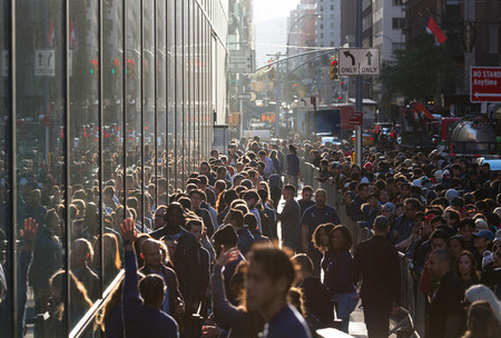 Así ha sido la llegada del iPhone X a las Apple Store a lo largo y ancho del mundo