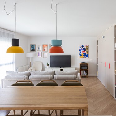 Esta pareja decidió reformar su piso de siempre porque era imposible encontrar la casa de sus sueños. El resultado es espectacular 