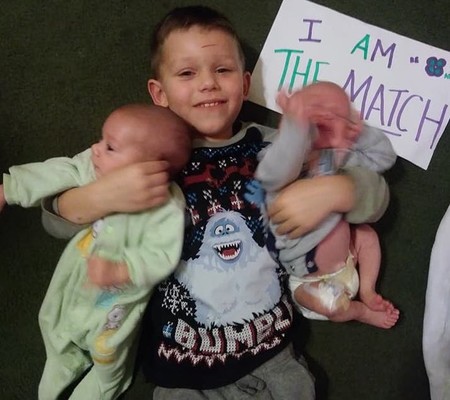 Un niño de cuatro años donará su médula ósea para salvar la vida a sus hermanos mellizos de cuatro meses