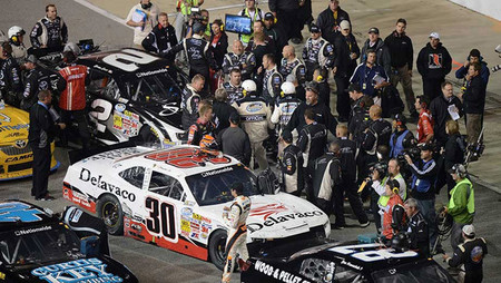 Nelson Piquet jr ya es "oficialmente" piloto de la NASCAR