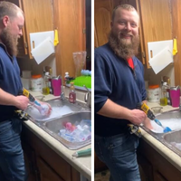 El truco viral de un padre de trillizos para lavar los biberones de sus bebés