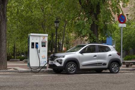 El Dacia Spring, ya a la venta: el coche eléctrico más barato cuesta 7.400 euros menos que el Hyundai Kona Eléctrico