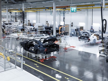 Video: Polestar nos muestra cómo fabricó las primeras 34 unidades del Polestar 1