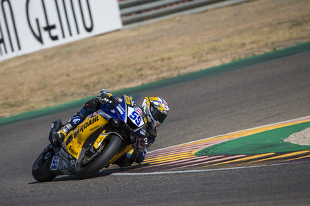 Andrea Locatelli ya podría ser ya campeón de Supersport en Barcelona y podio de infarto para Isaac Viñales