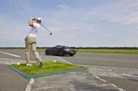 Un Mercedes SLS AMG Roadster "caza" una pelota de golf a 193 km/h 