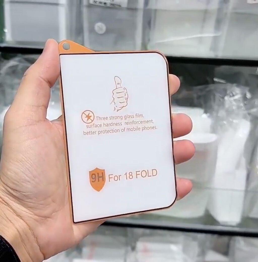 Se filtran los cristales protectores del iPhone plegable y ya podemos imaginar cómo será tenerlo en la mano