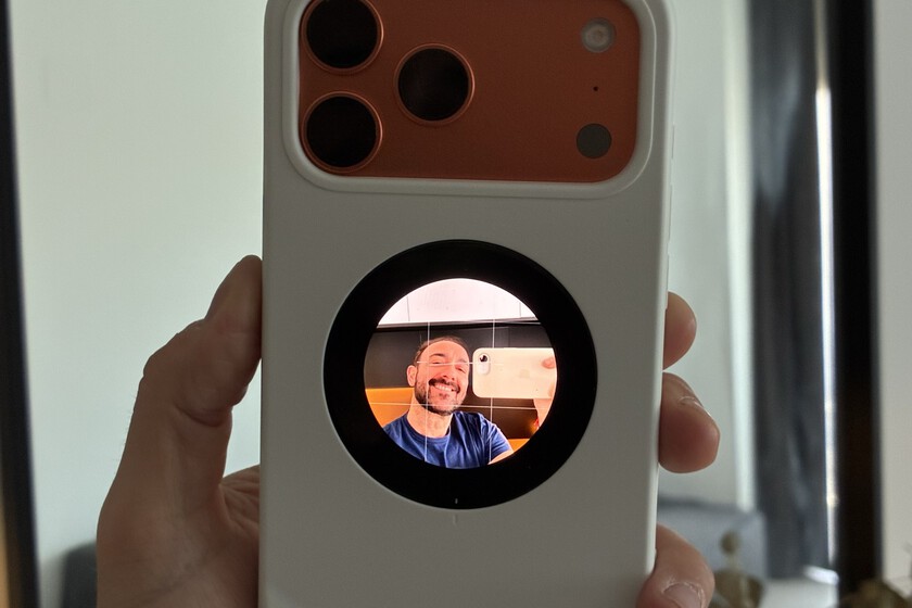 Selfix para iPhone, análisis: selfies perfectos con esta funda que integra una pantalla
