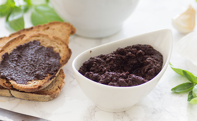 Pate de aceitunas negras y anchoas thermomix