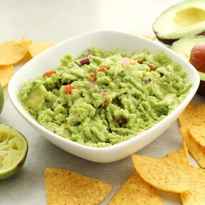 El truco definitivo, según la ciencia, para conservar el guacamole y evitar que se ponga marrón y mustio 