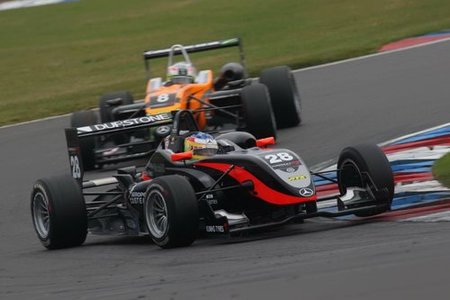 f3euro_lausitz_roberto_merhi_y_sam_bird_carrera2.jpg