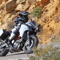 Los moteros prefieren comprarse una trail que una moto deportiva, y no es solo moda. Es un cambio cultural que arrasa Europa 