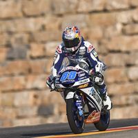Jorge Martín vuela entre el tráfico de Moto3 para sumar una magistral pole en MotorLand