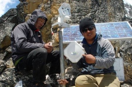 Observando el monte Everest con la cámara más alta del mundo