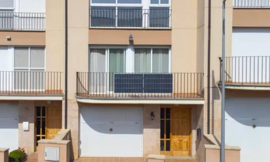 Esta placa solar se instala en segundos en tu terraza o jardín sin obras: consigue tu propia electricidad y ahorra en las facturas 