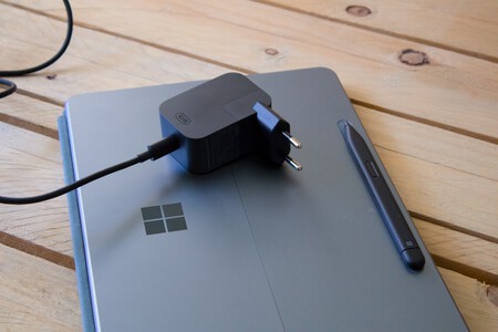Surface Pro 12 Review Xataka Cargador Compacto