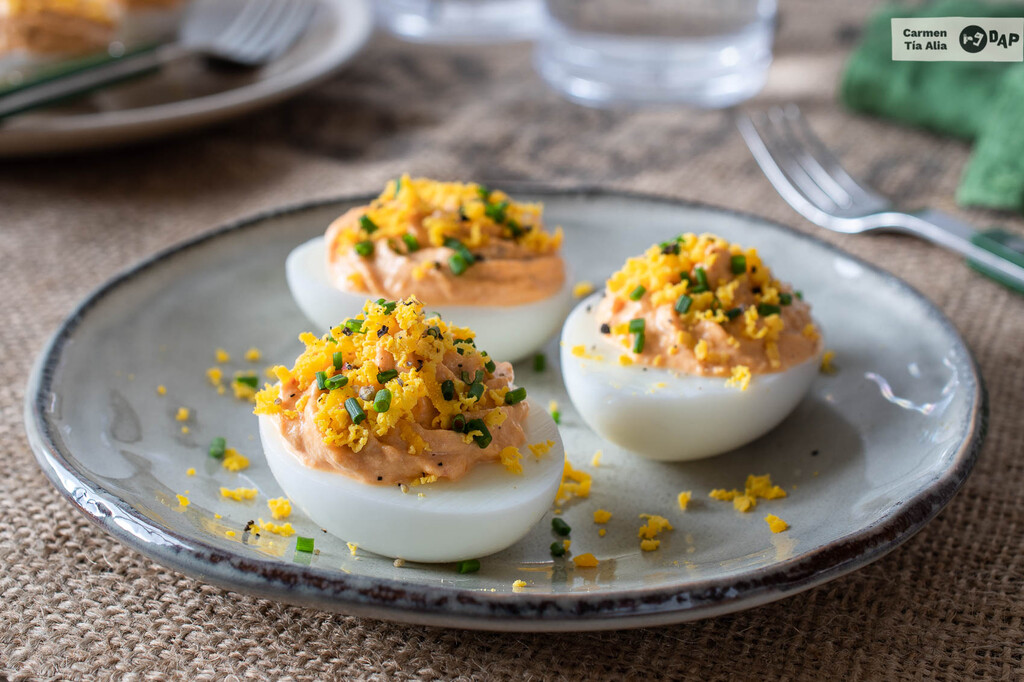 Este es mi truco para hacer unos huevos rellenos mucho más suaves y cremosos: funciona mucho mejor, doy fe