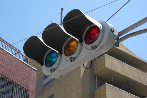 Semáforo azul do Japão / Imagem: redoxkun