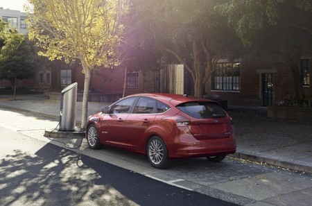 ford-focus-electrico-recarga-inteligente.jpg