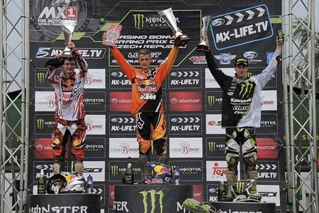 Podium MX2
