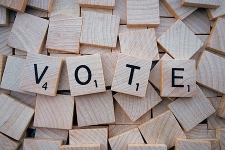 Estar embarazada, ser madre lactante o tener niños pequeños, ¿nos libra de estar en una mesa electoral?