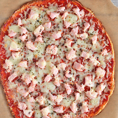 Cómo hacer pizza con base de coliflor. La receta sin harina que más triunfa