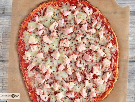 Cómo hacer pizza con base de coliflor. La receta sin harina que más triunfa