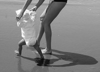 ¿Por qué los bebés no andan nada más nacer?