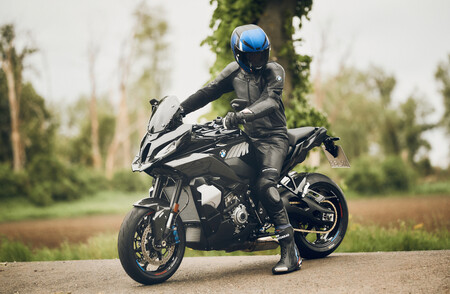 M1000xr Man 3 2023