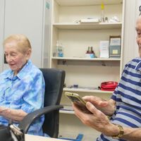 “A idade nunca foi um problema”: aos 102 anos, este aposentado ensina pessoas mais jovens a usar o Windows e smartphones, ferramentas com as quais os aposentados às vezes têm dificuldades 