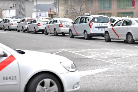 Multado un taxista de Bilbao durante la huelga con 500 euros y 6 puntos por colapsar el tráfico