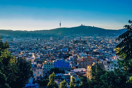 Barcelona quiere restar puntos del permiso de conducir por acceder indebidamente a la ZBE, pero la DGT lo rechaza