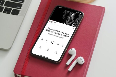 YouTube se convierte en un reproductor de música con los controles de reproducción, en pruebas