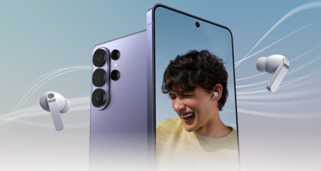 S26 Ultra visto de forma frontal con su pantalla de AMOLED de 6,9 pulgada, y visto desde atrás con su cámara de alta resolución de hasta 200Mp con zoom y teleobjetivos para fotografía digital profesional. Además, d ellos Galaxy Buds4 Pro el ecosistema Galaxy perfecto.