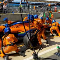 McLaren, tenemos un problema: las lentas paradas en boxes están lastrando a Carlos Sainz en la Fórmula 1