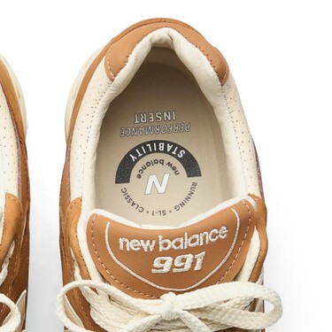 New Balance lanzará mañana sus zapatillas color espuma de latte que le suman lujo en tonos neutros a tus looks de primavera 
